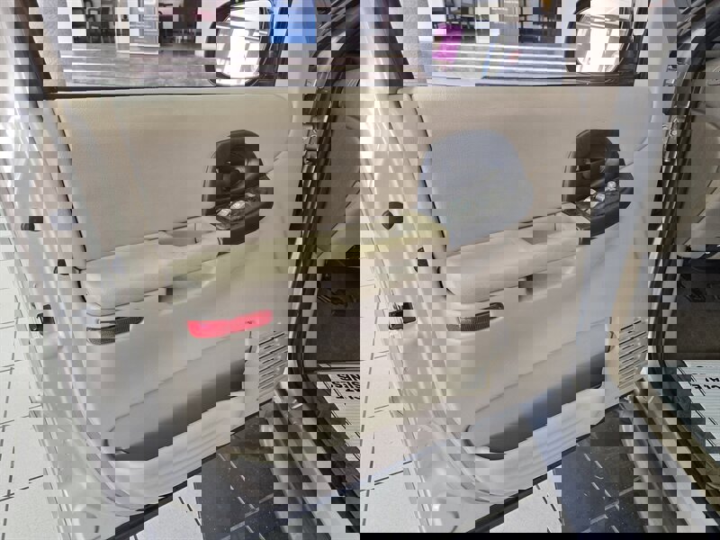 Used 2004 Pontiac Montana Extended w/ Convenience Package #1 image 8