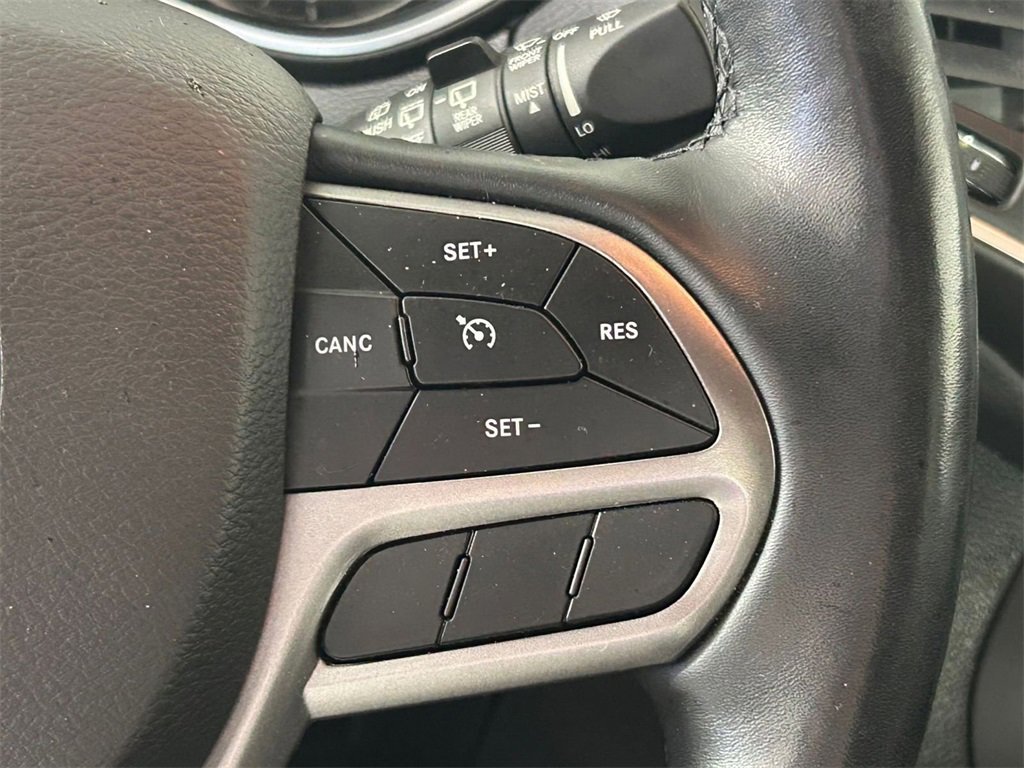 Used 2020 Jeep Cherokee Latitude Plus w/ Comfort/Convenience Group image 18