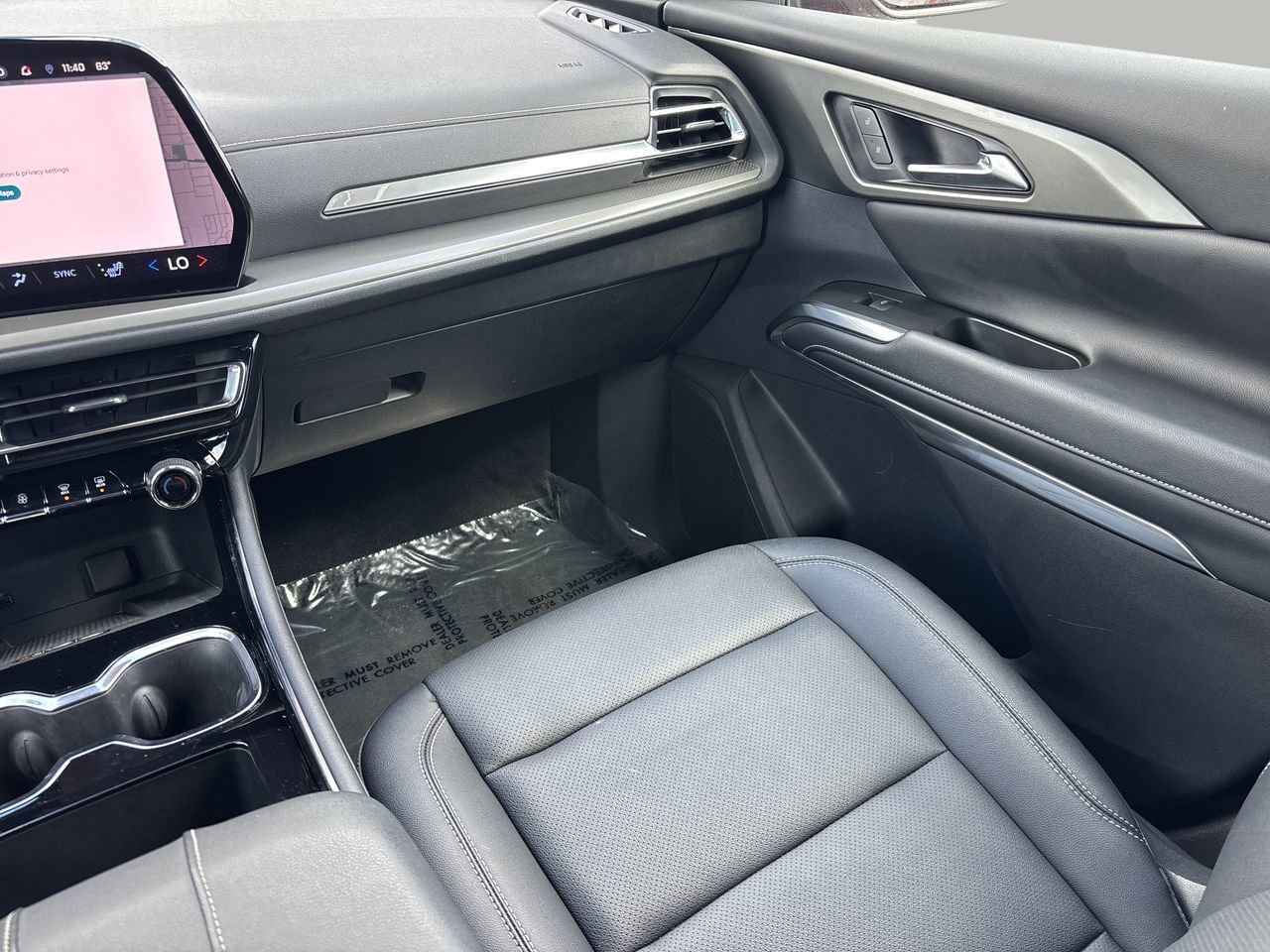 Used 2025 Chevrolet Traverse LT image 16