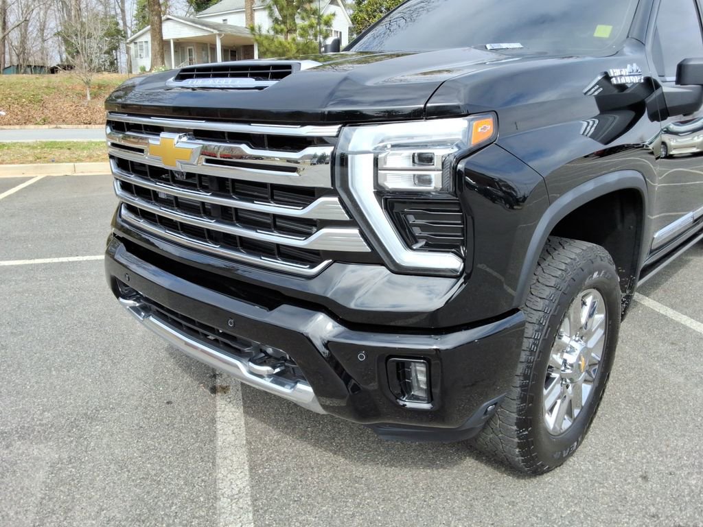 Certified 2026 Chevrolet Silverado 2500 High Country w/ High Country Premium Package AWD/4WD image 9