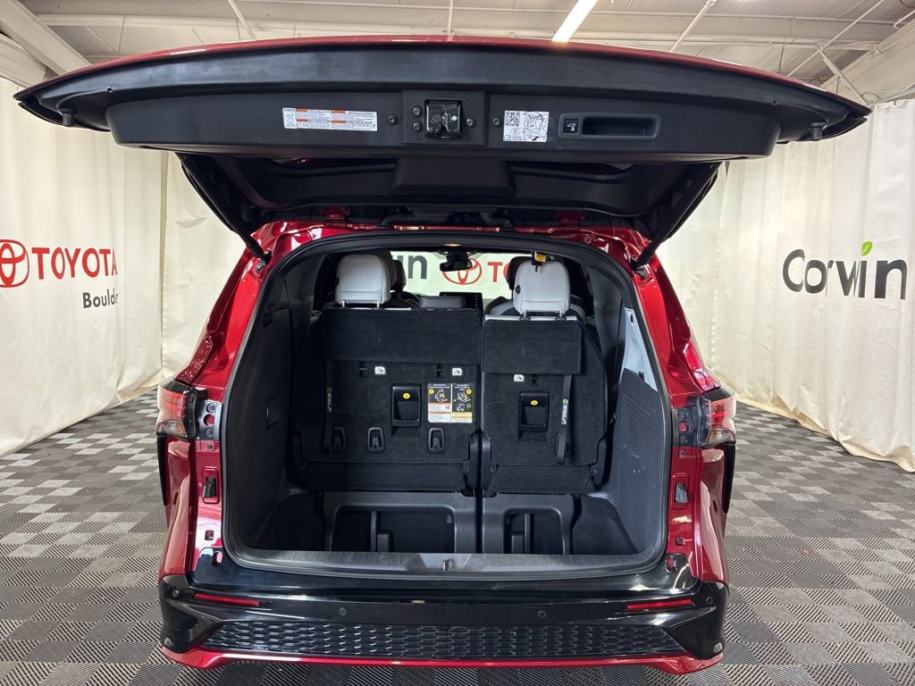 Used 2022 Toyota Sienna XSE image 17