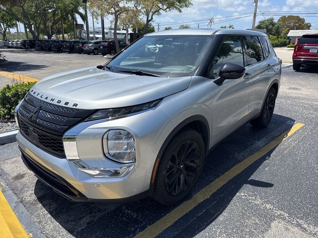 Used 2022 Mitsubishi Outlander SE image 4