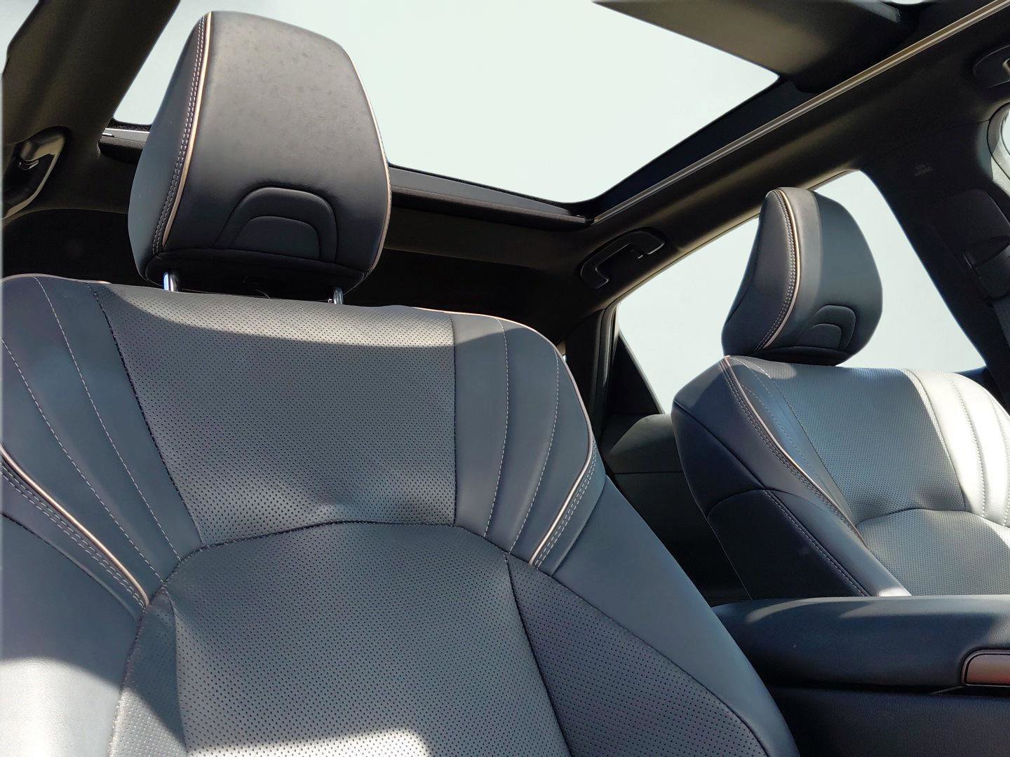 Used 2024 Toyota Crown Limited image 11