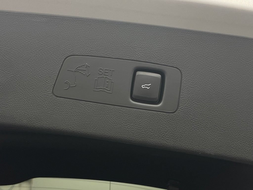 Used 2020 Lincoln Corsair AWD w/ Equipment Group 101A image 11
