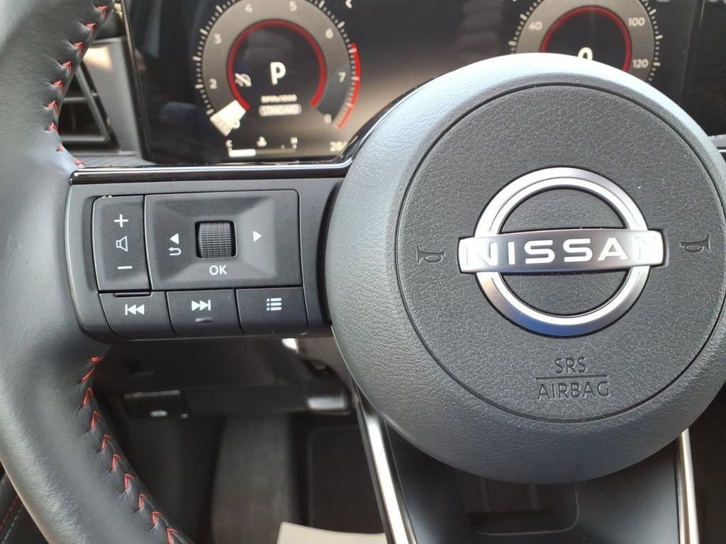 Used 2025 Nissan Kicks SR FWD image 18
