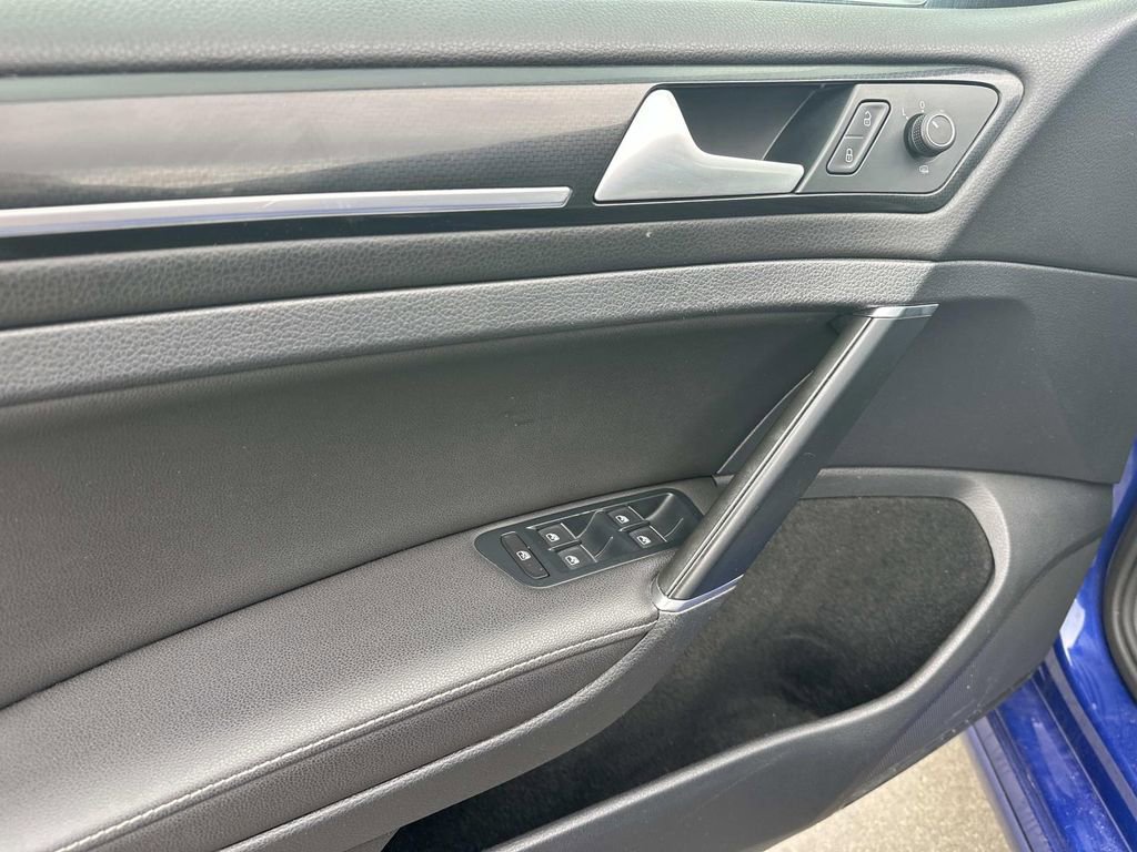 Used 2016 Volkswagen Golf R 4-Door image 15