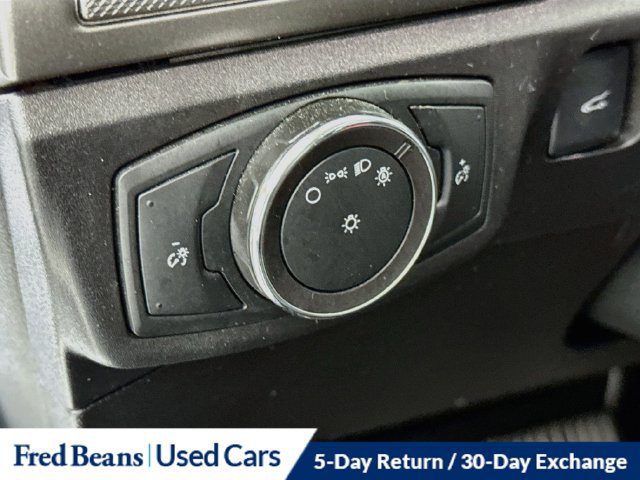 Used 2017 Ford Fusion SE w/ Fusion SE Technology Package FWD image 18