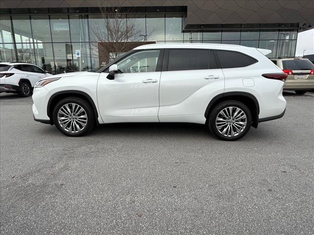 Used 2024 Toyota Highlander Platinum image 6
