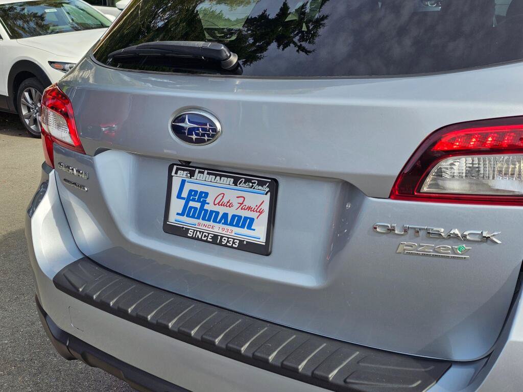 Used 2016 Subaru Outback 2.5i Limited AWD/4WD image 14