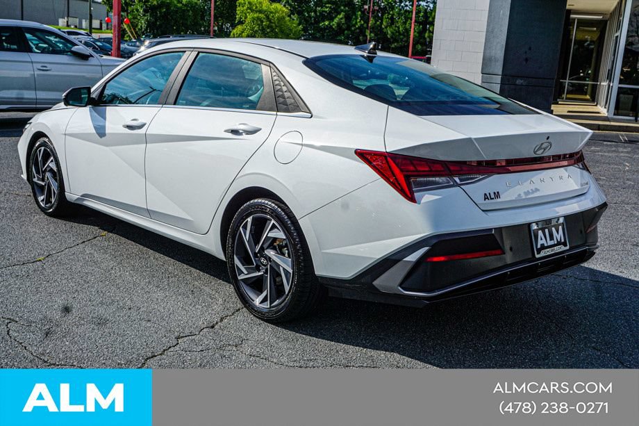 Used 2024 Hyundai Elantra Limited FWD image 4