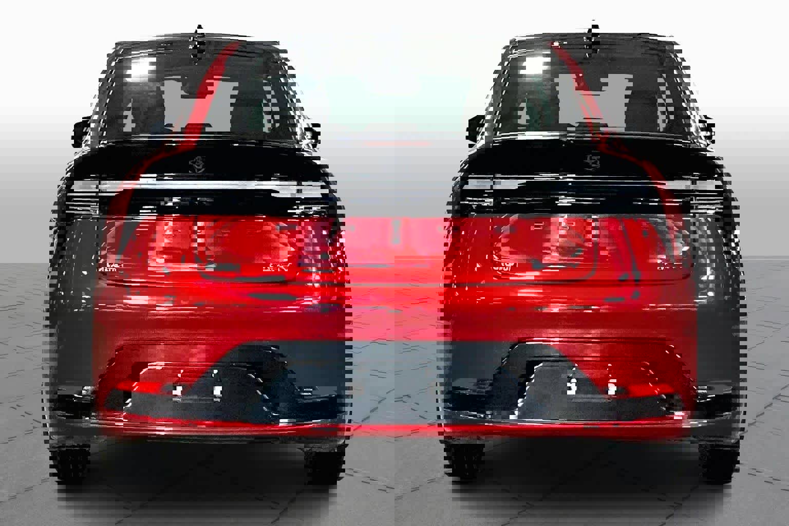 Used 2025 Toyota Prius Plug-In Hybrid image 4