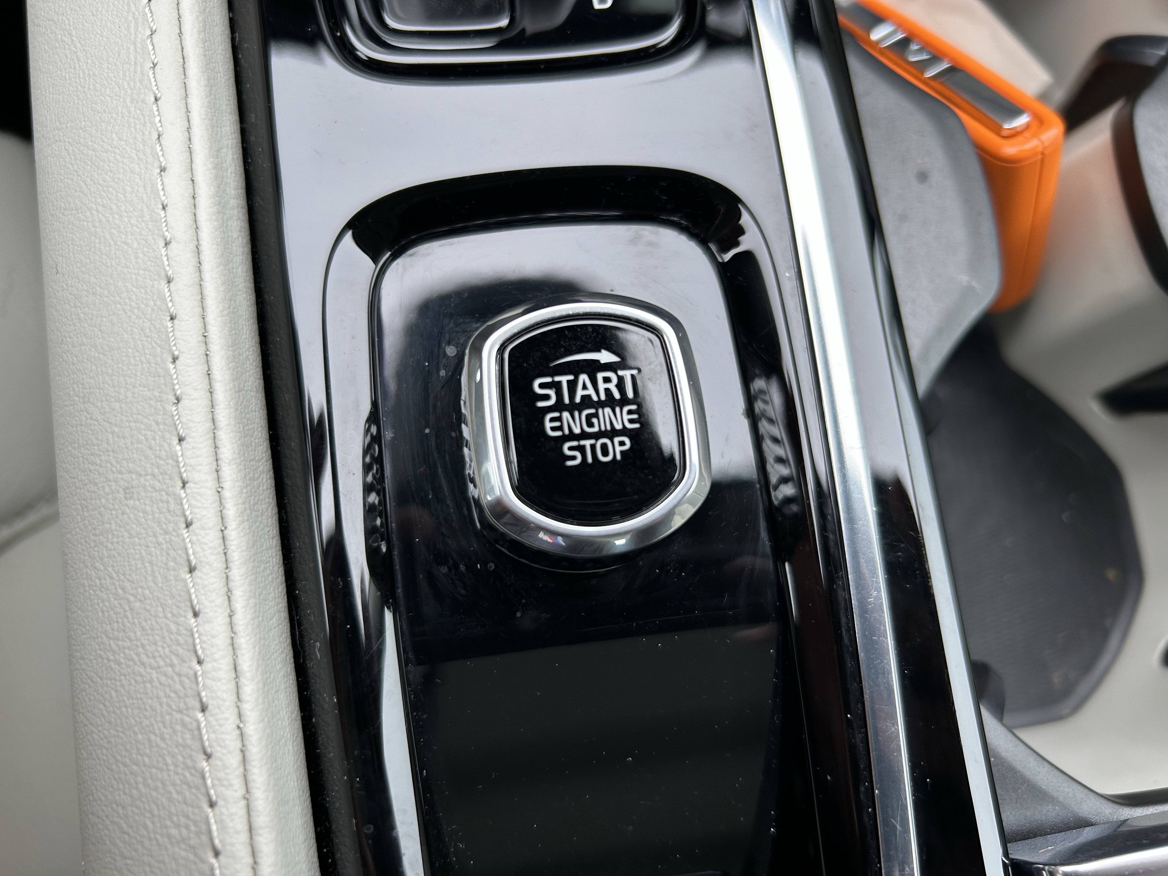 Used 2023 Volvo S60 T8 Plus image 17