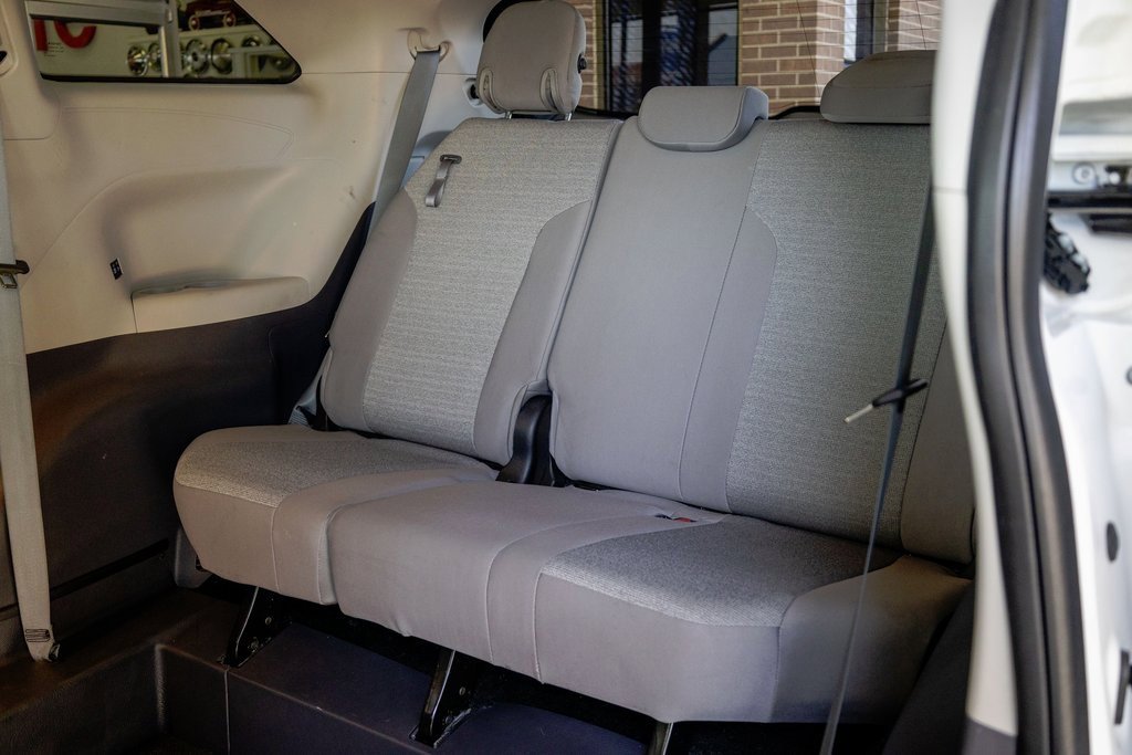 Used 2022 Toyota Sienna LE image 12