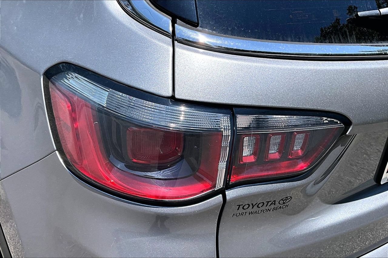 Used 2019 Jeep Compass Latitude w/ Popular Equipment Group FWD image 19