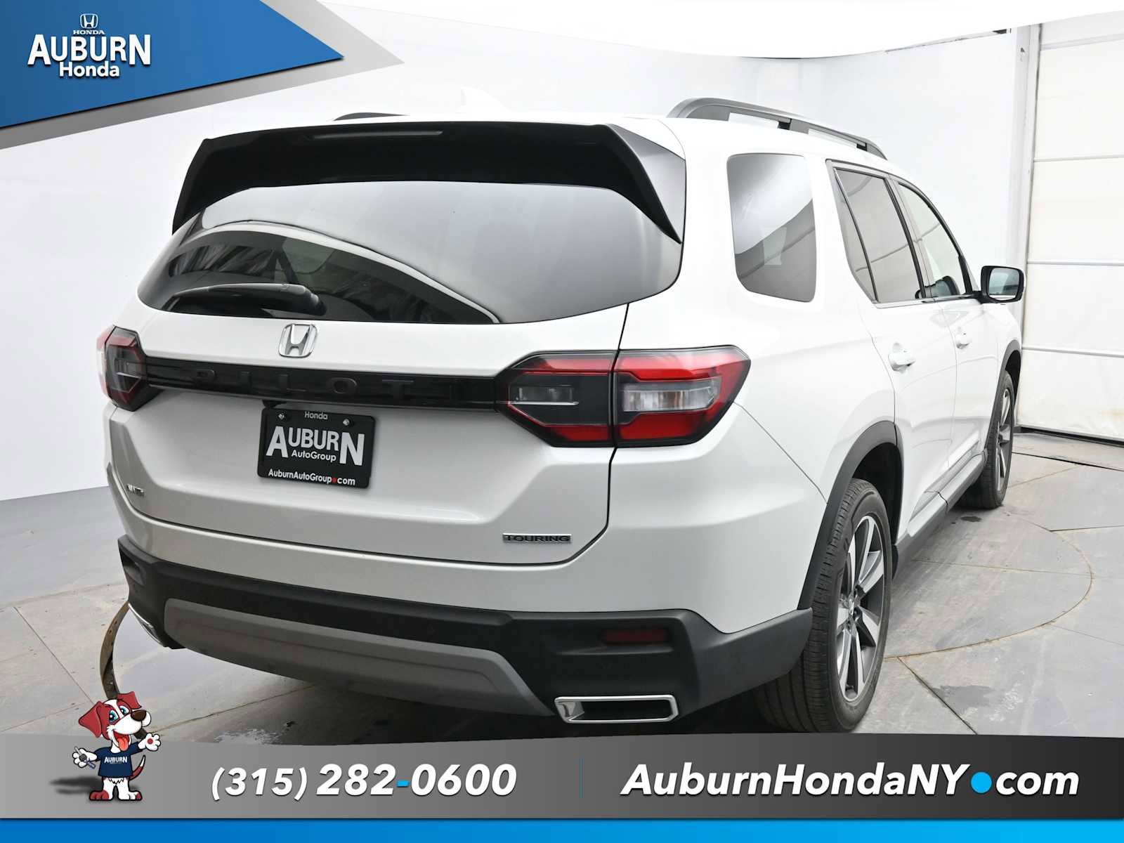 Used 2024 Honda Pilot Touring image 4