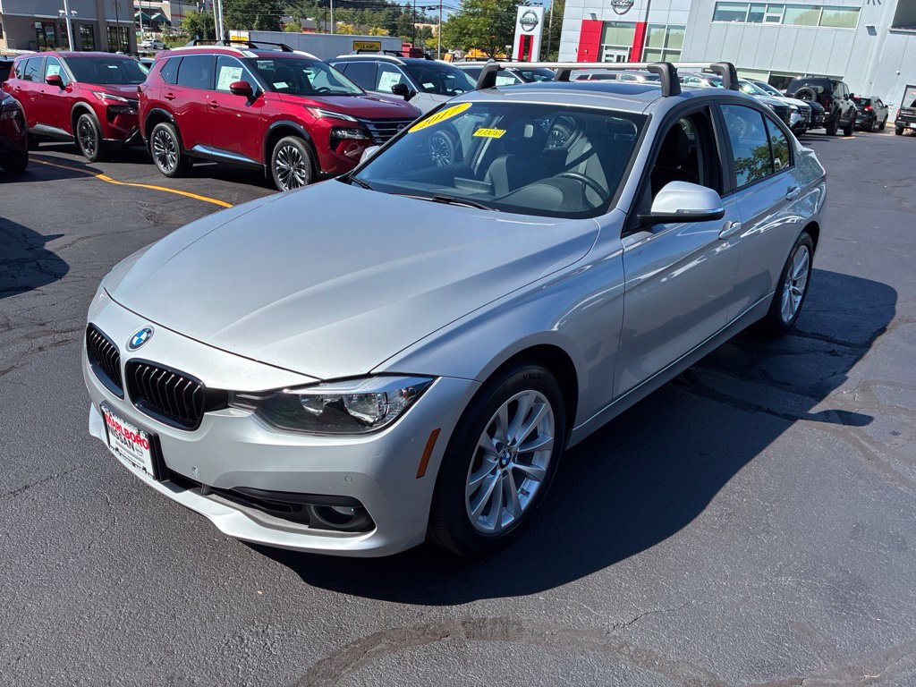 Used 2017 BMW 320i xDrive Sedan AWD/4WD image 3