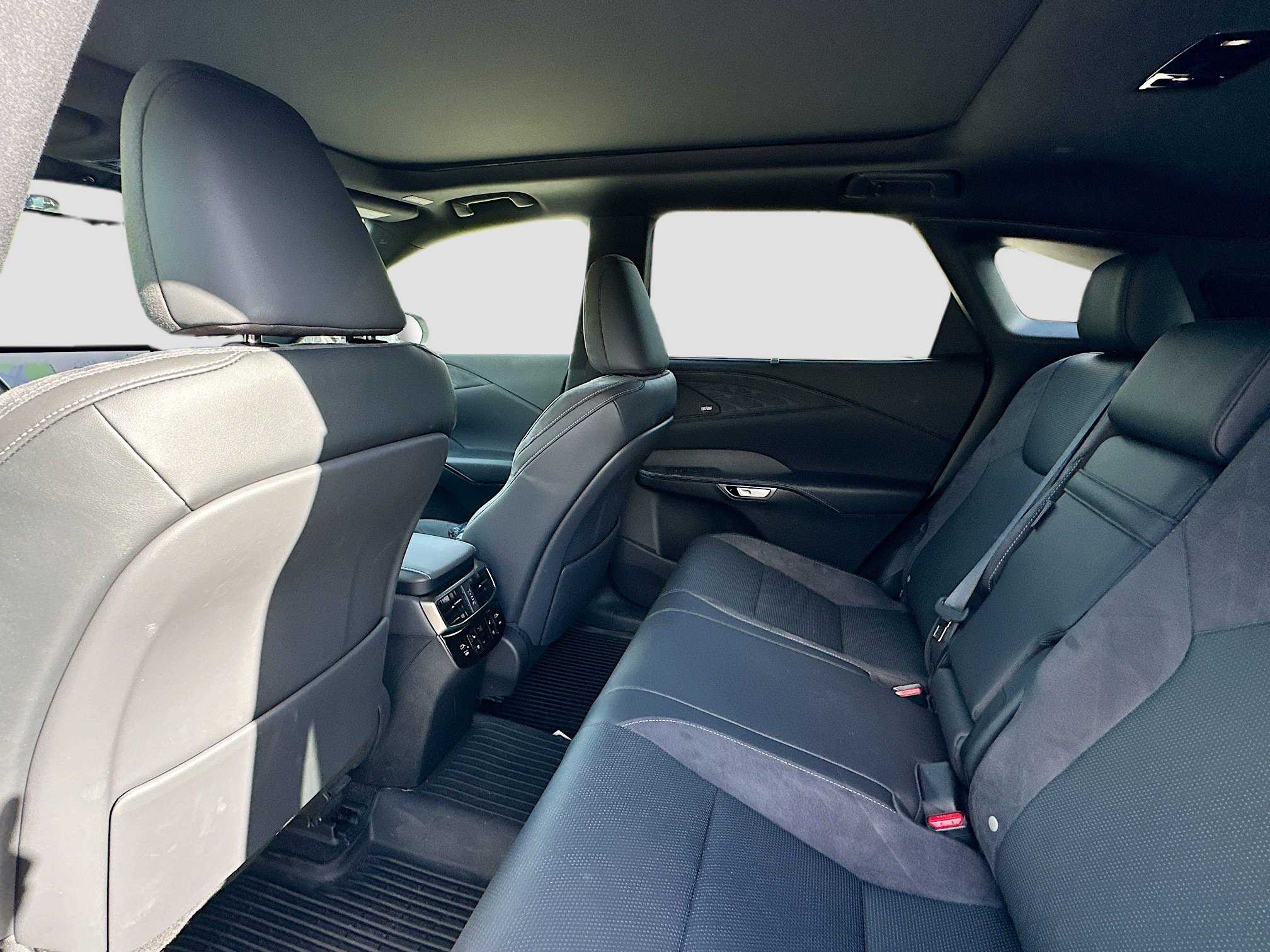 Used 2024 Lexus RX 350 w/ Luxury Package image 27