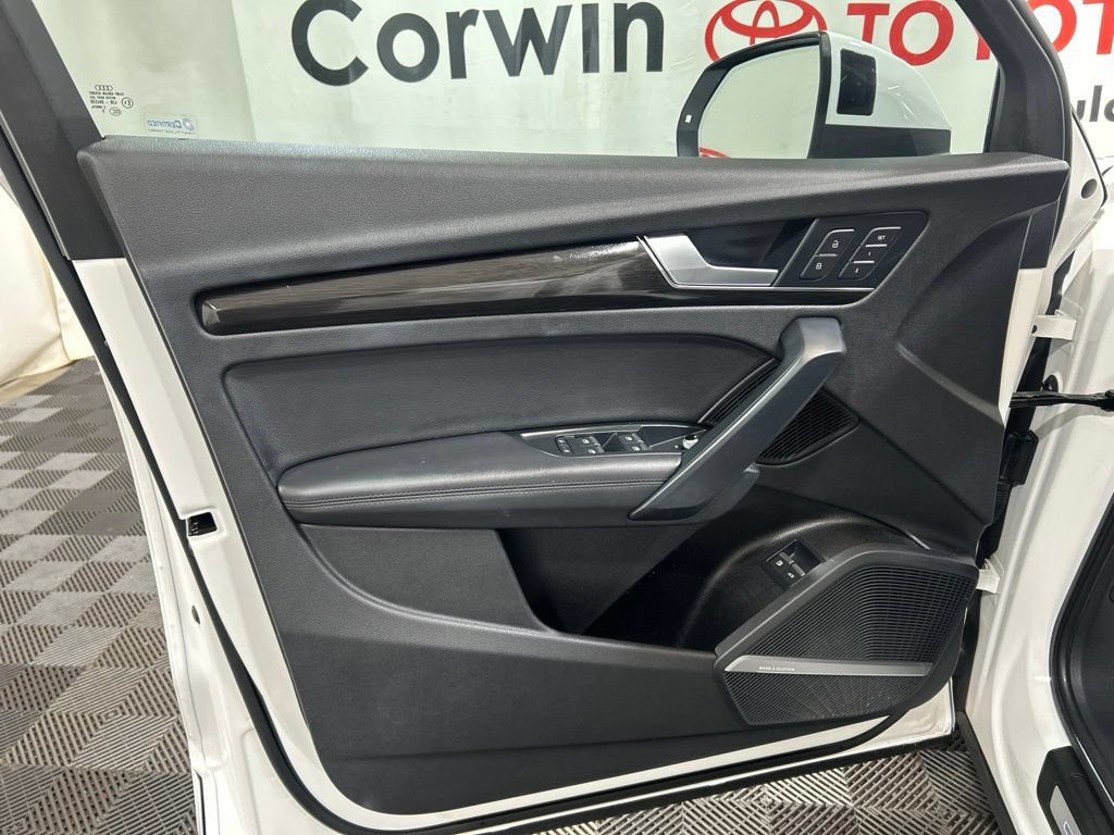 Used 2020 Audi Q5 e Premium Plus w/ Premium Plus Package AWD/4WD image 22