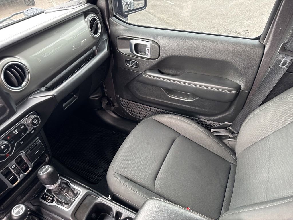 Used 2020 Jeep Wrangler Unlimited Sahara AWD/4WD image 30
