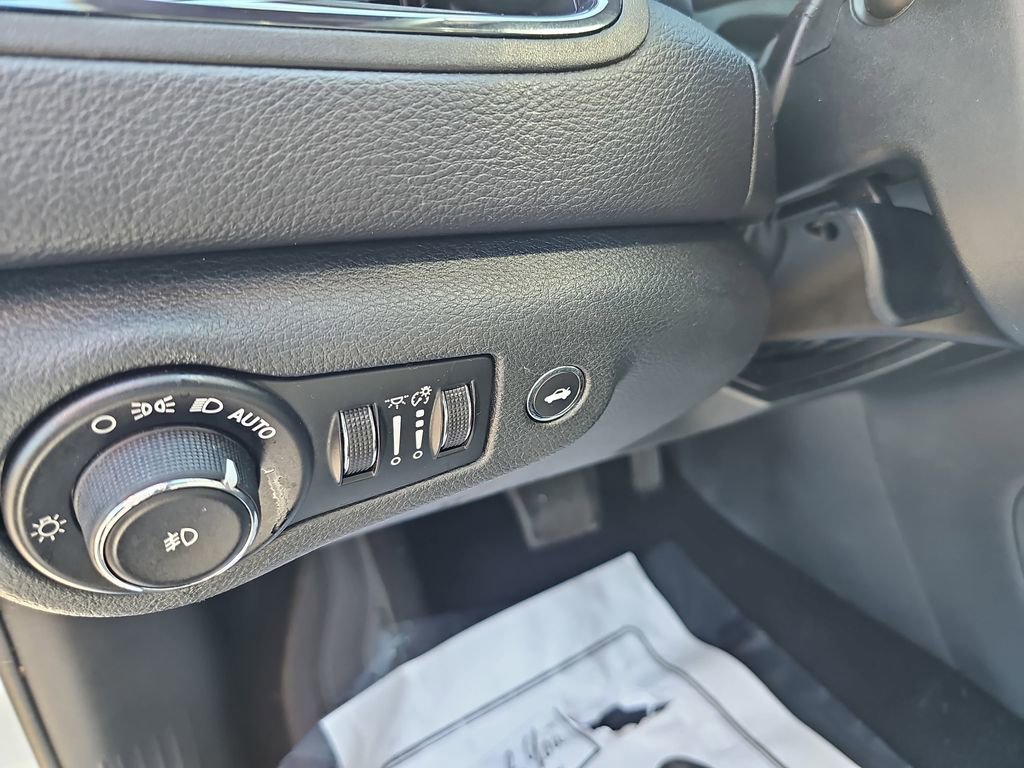 Used 2015 Chrysler 200 S image 17