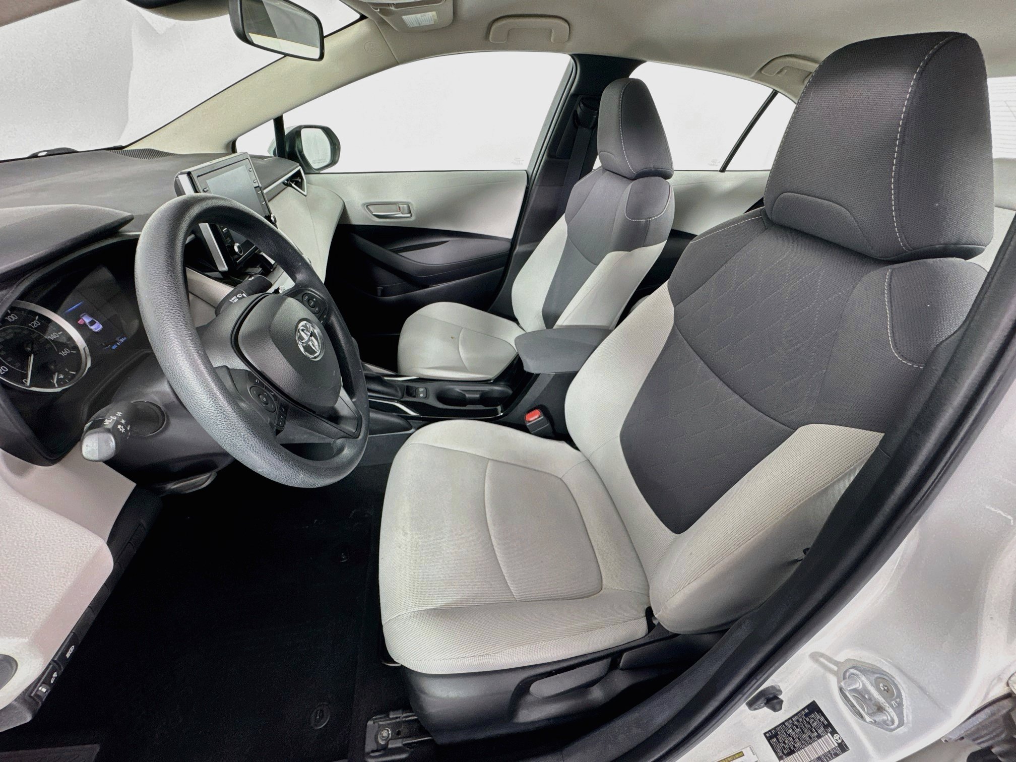 Used 2020 Toyota Corolla LE FWD image 19