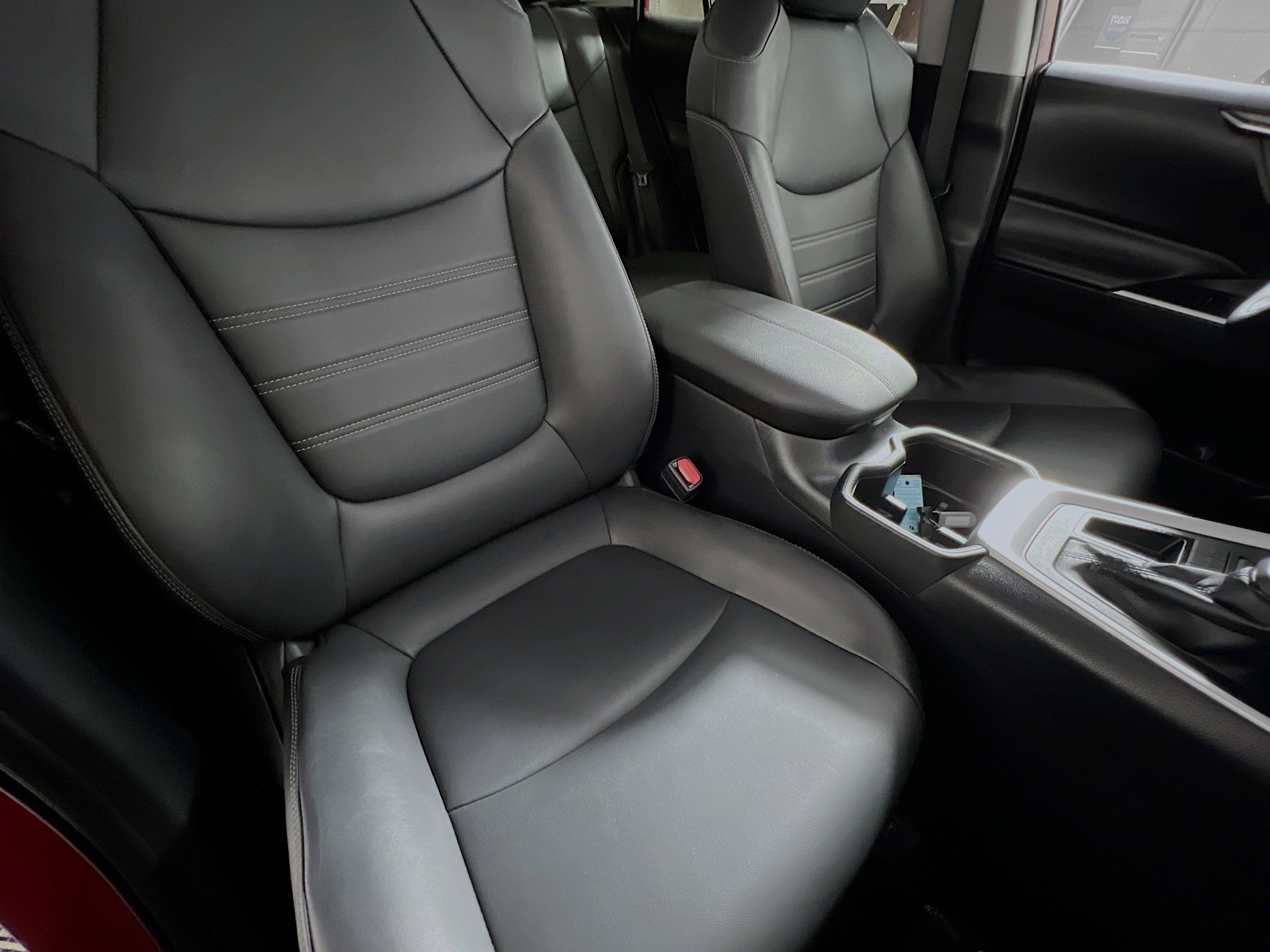 Used 2024 Toyota RAV4 XLE Premium image 31