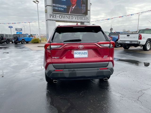 Used 2025 Toyota RAV4 XLE image 4
