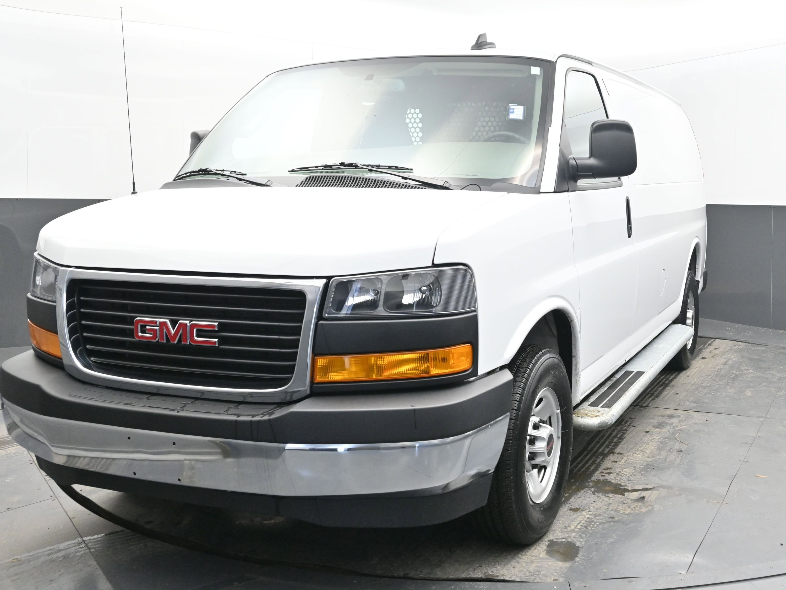 Used 2024 GMC Savana 2500 w/ Driver Convenience Package image 4