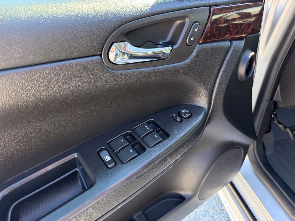 Used 2015 Chevrolet Impala LTZ FWD image 10
