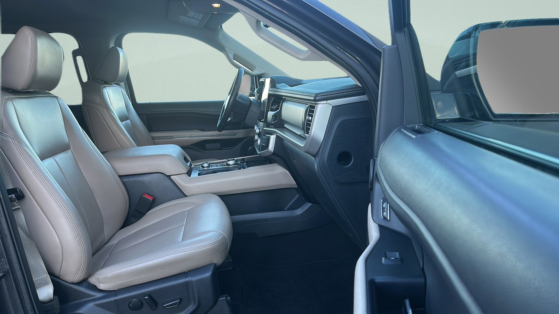 Used 2024 Ford Expedition XLT image 55