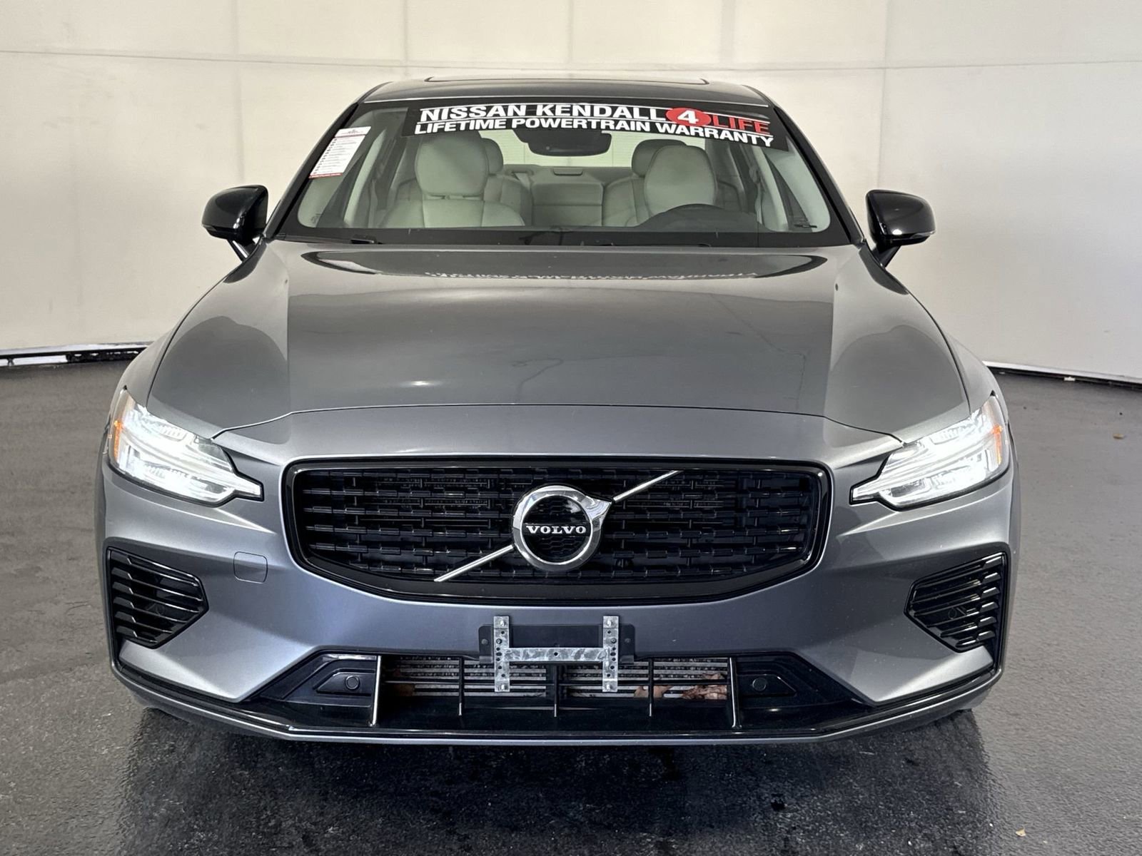 Used 2021 Volvo S60 T8 R-Design Expression AWD/4WD image 3