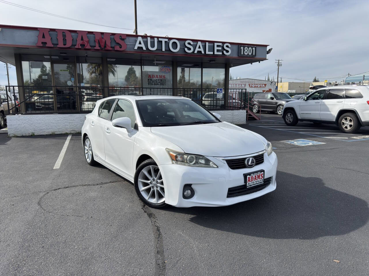 Used 2013 Lexus CT 200h w/ Premium Pkg w/Navigation FWD image 1