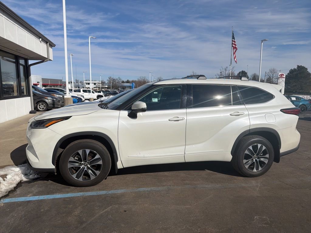 Used 2021 Toyota Highlander XLE image 11