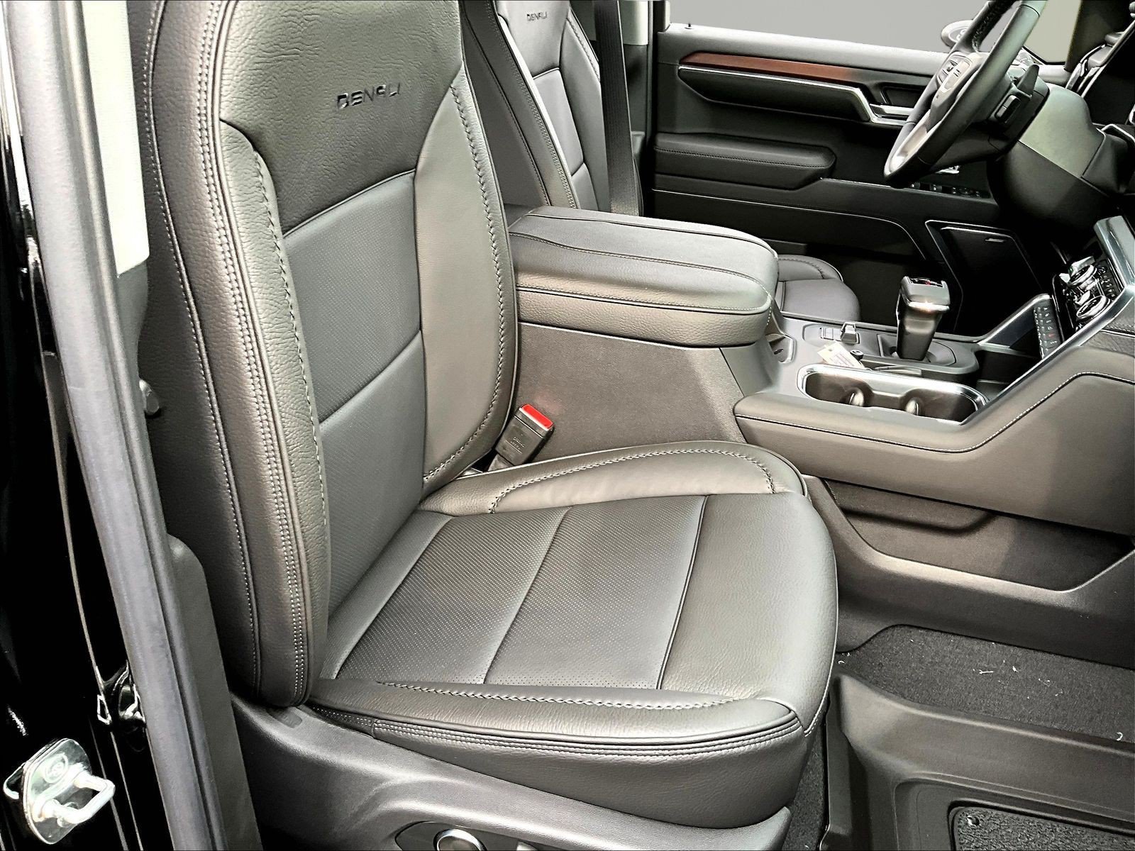 New 2026 GMC Sierra 1500 Denali w/ Denali Reserve Package AWD/4WD image 18