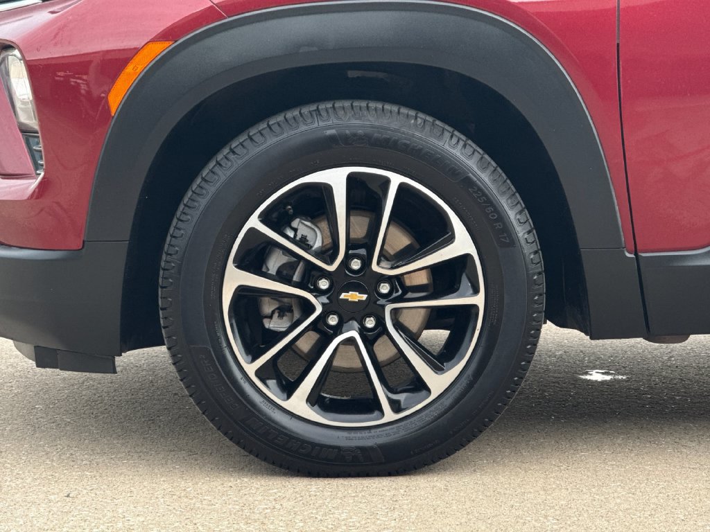 Used 2025 Chevrolet TrailBlazer LT w/ LT Cold Weather Package FWD image 27