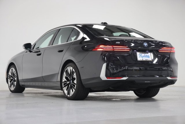 Used 2024 BMW i5 eDrive40i w/ Premium Package RWD image 13