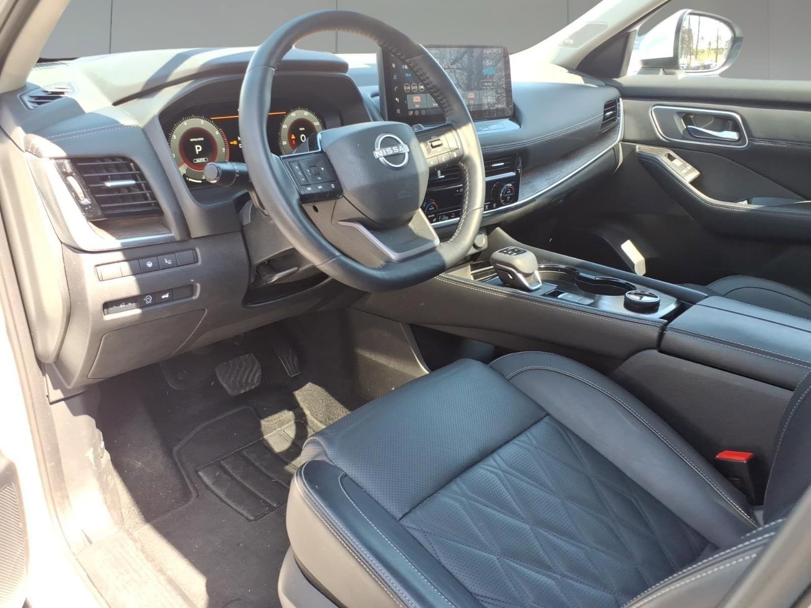 Used 2025 Nissan Rogue Platinum w/ Platinum Premium Package AWD/4WD image 11