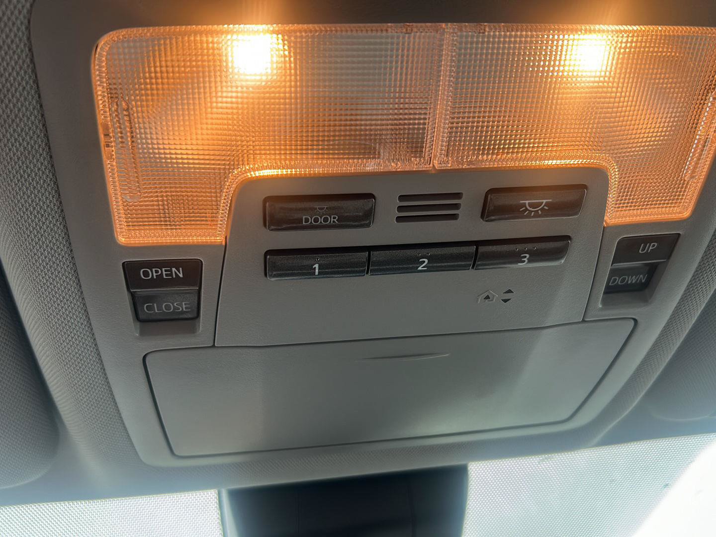 Used 2019 Toyota Highlander XLE AWD/4WD image 19
