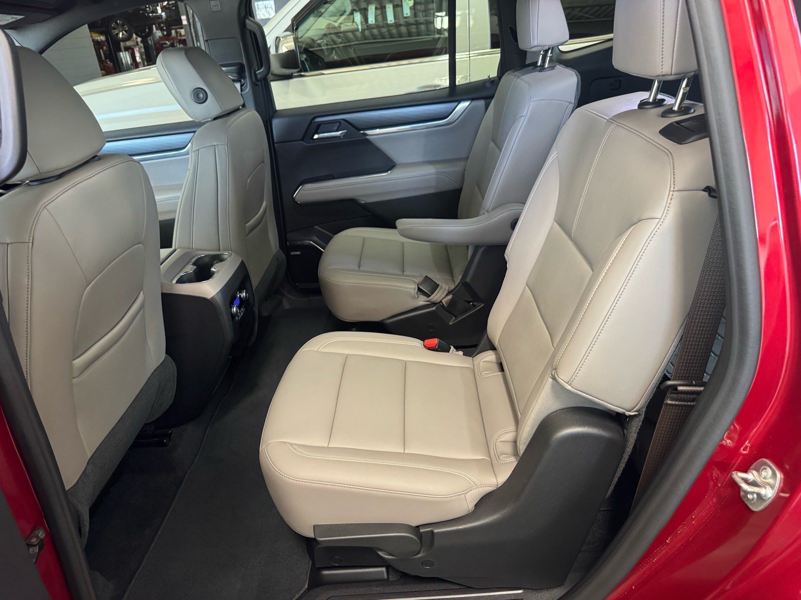 Used 2024 GMC Acadia Elevation w/ Black Edition AWD/4WD image 10