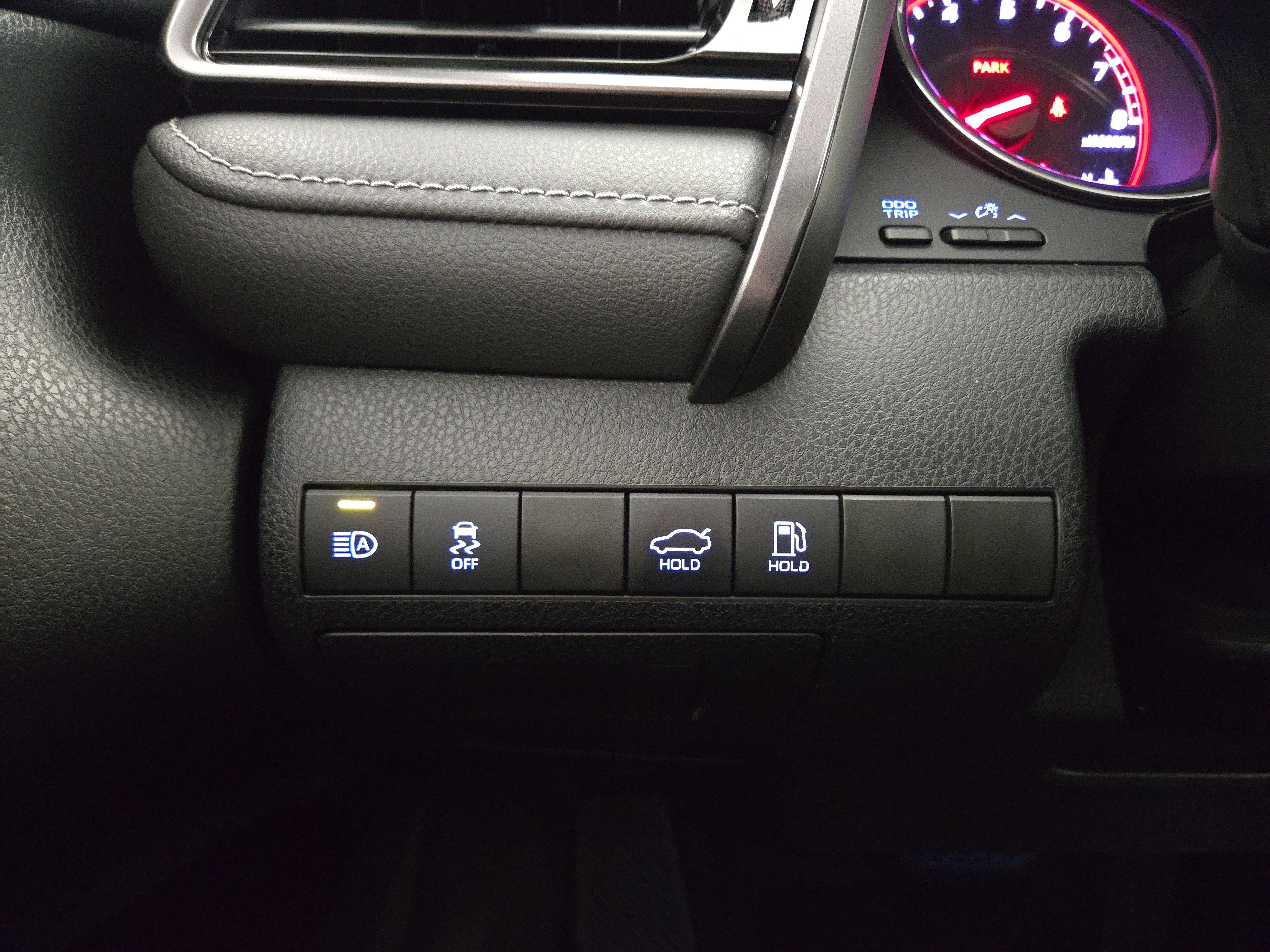 Used 2020 Toyota Camry XSE w/ Blackout Package image 29