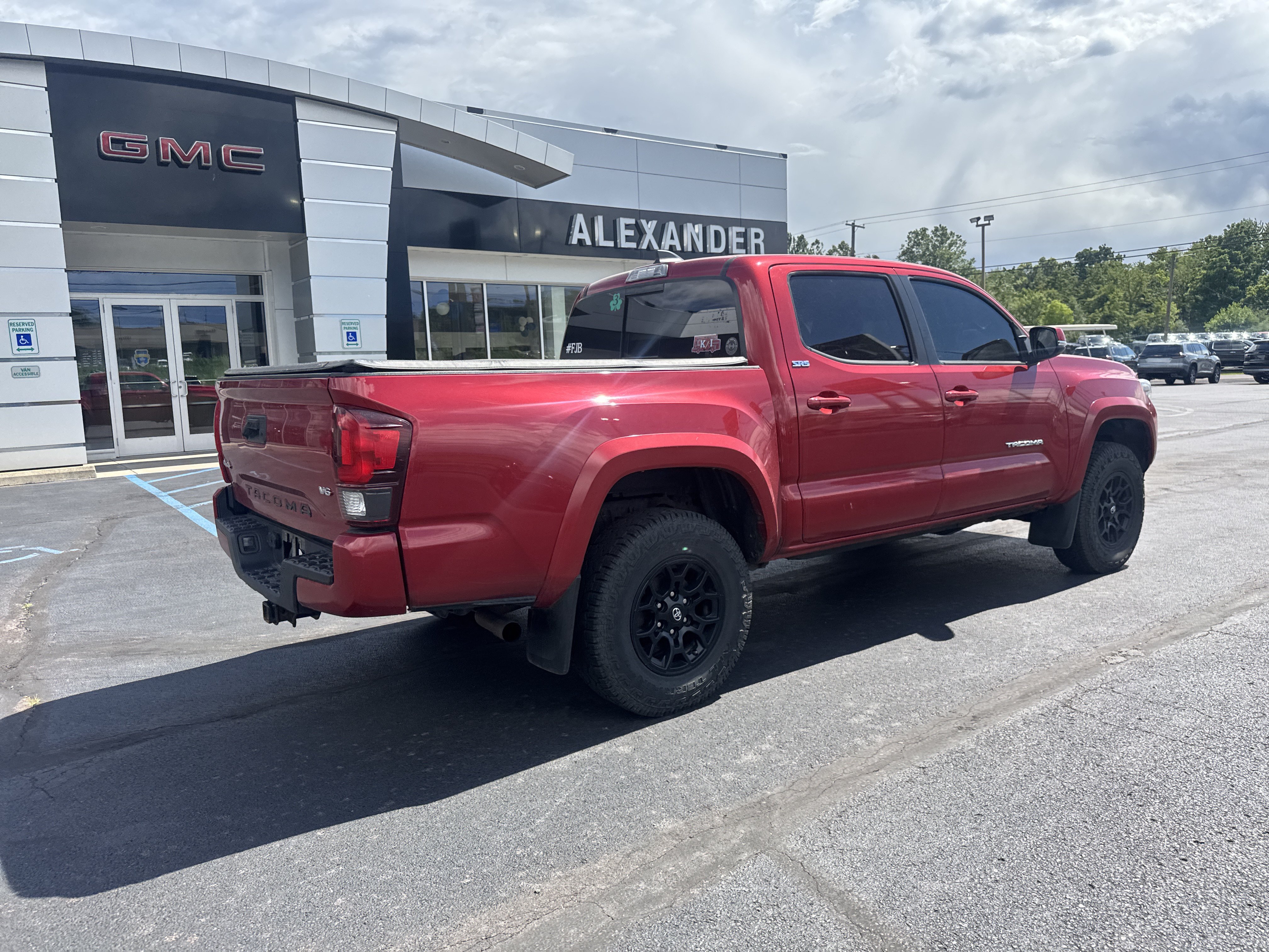 Used 2022 Toyota Tacoma SR5 w/ Technology Package AWD/4WD video 3