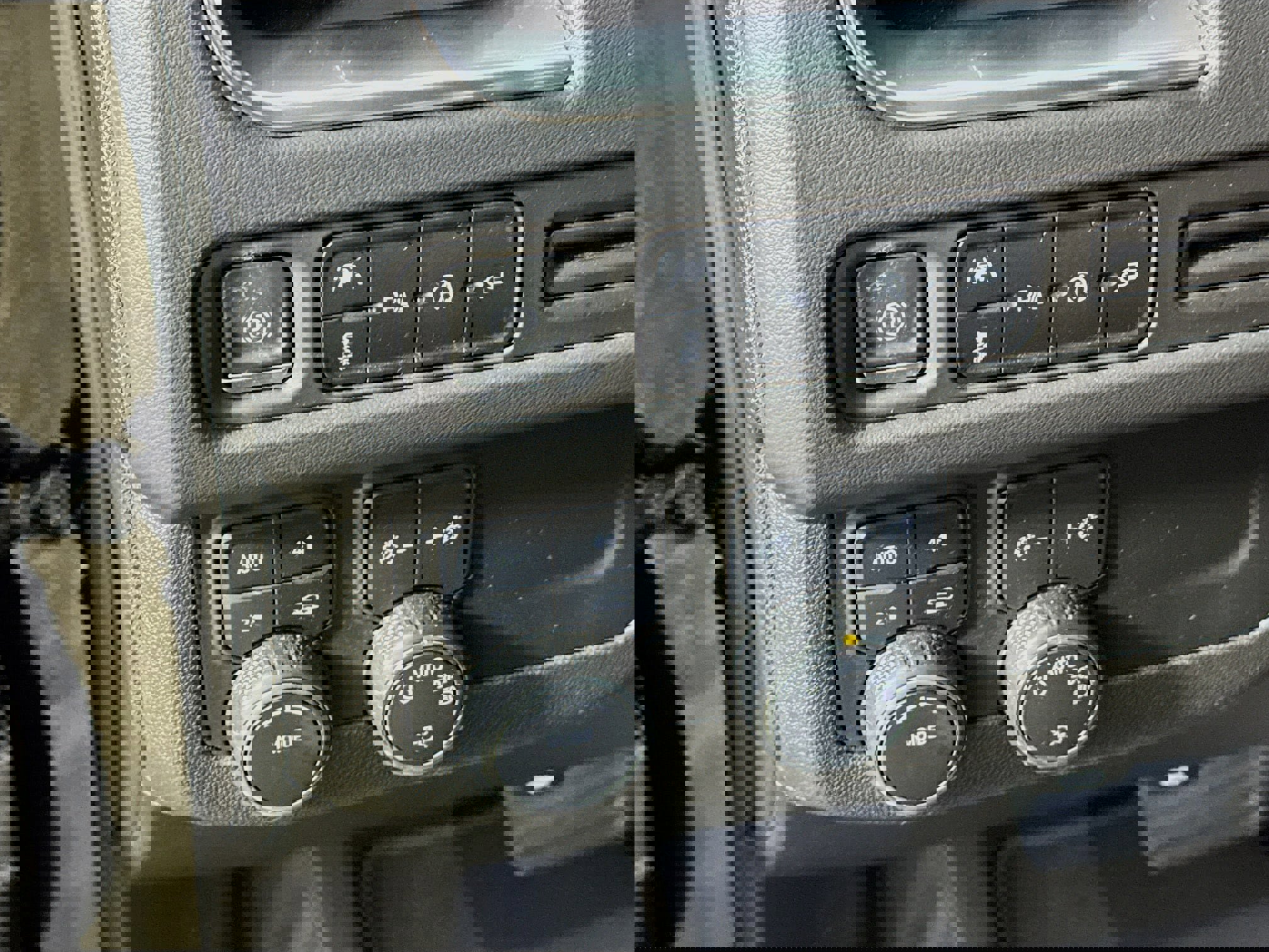 Used 2022 Chevrolet Suburban LS image 12