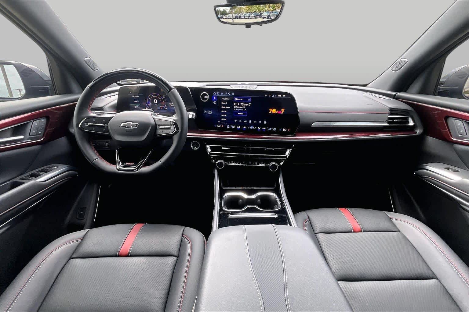 Used 2026 Chevrolet Traverse RS FWD image 15