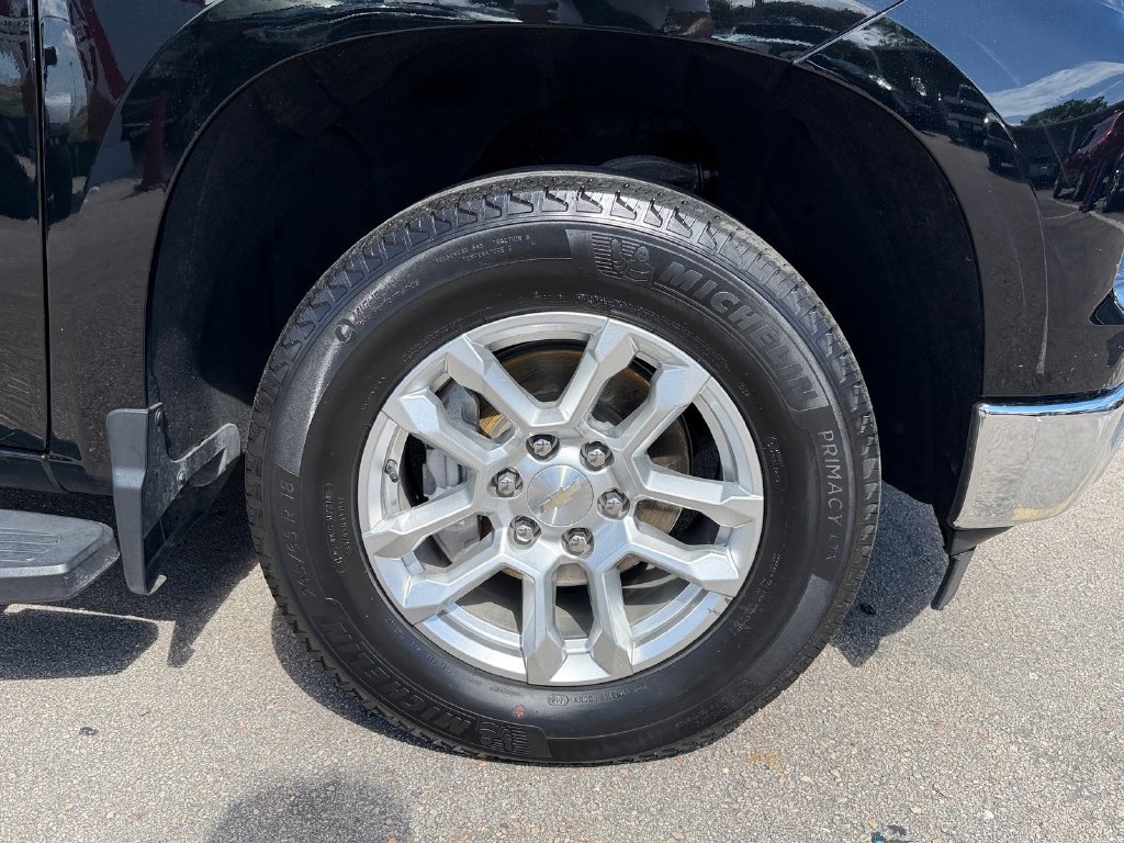 Used 2024 Chevrolet Silverado 1500 LT RWD image 9