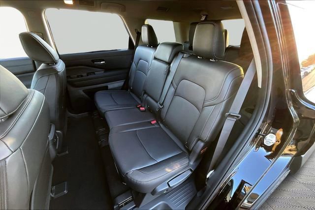 New 2026 Nissan Pathfinder SL image 3