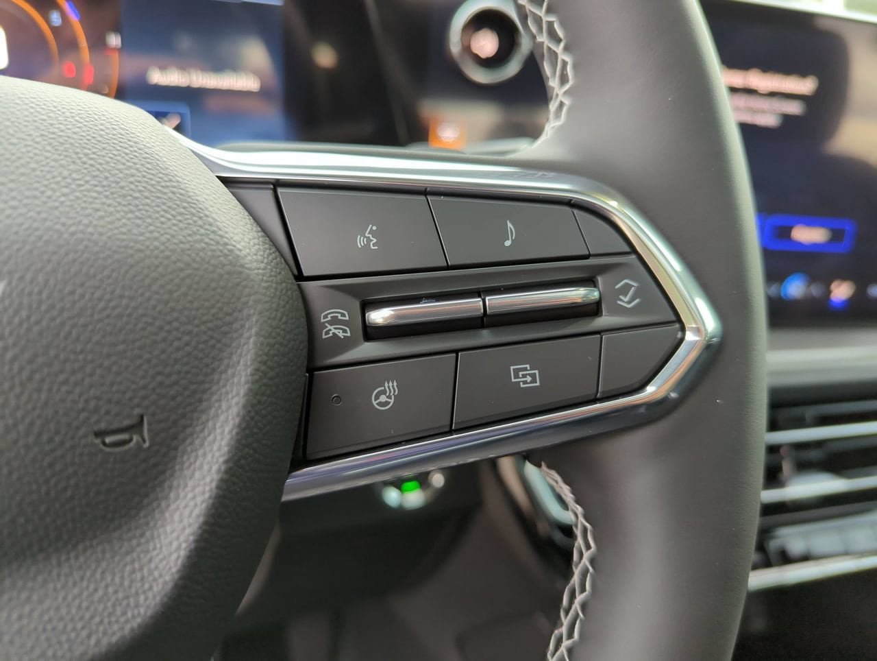 New 2027 Chevrolet Traverse LT w/ Sun and Wheel Package FWD image 11