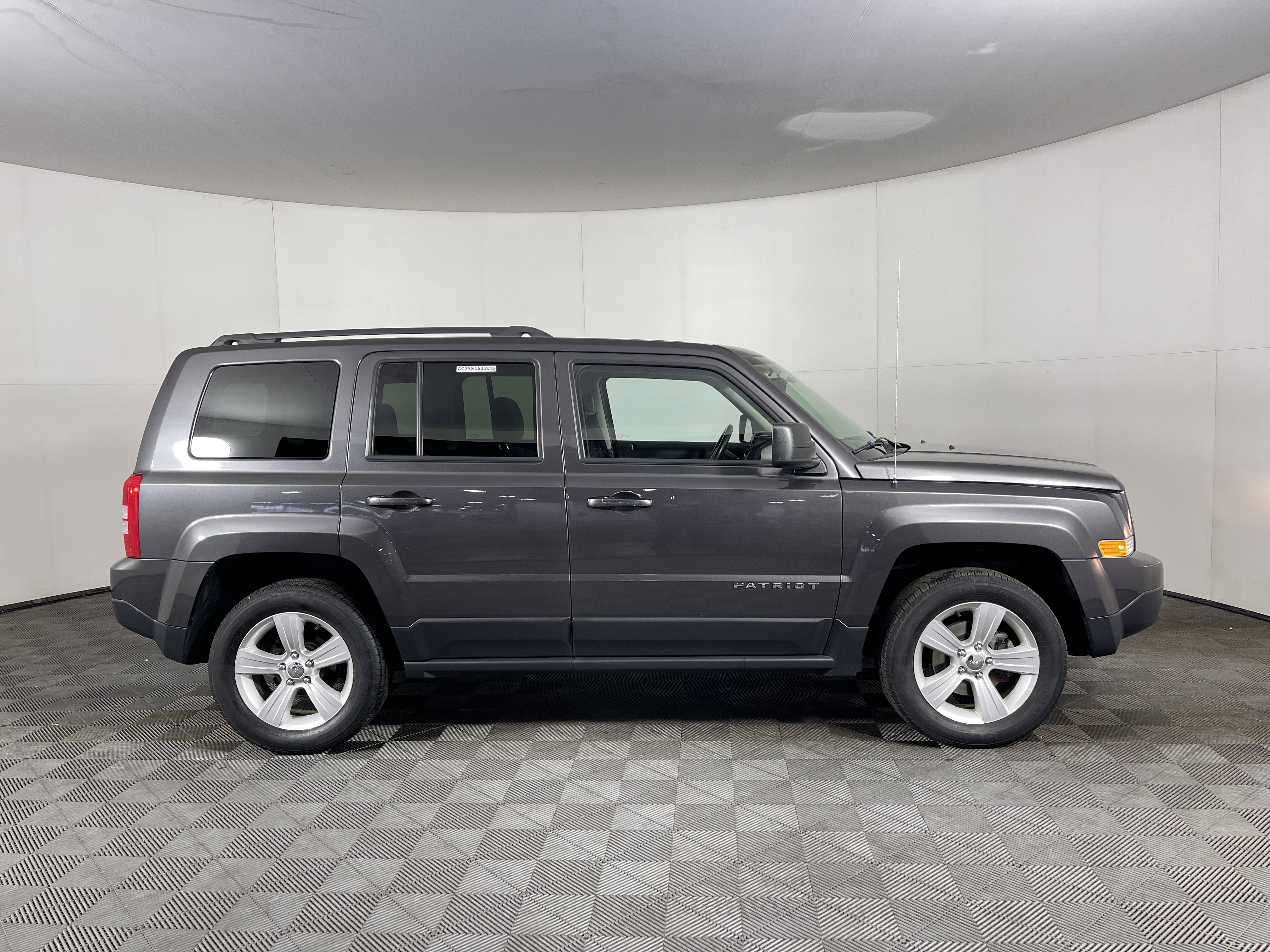 Used 2017 Jeep Patriot Latitude image 5