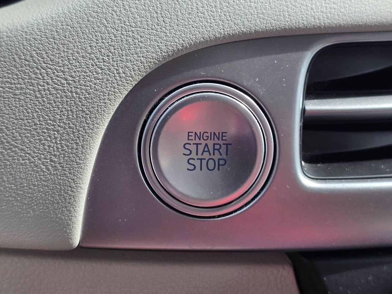 Used 2024 Hyundai Palisade Limited FWD image 19