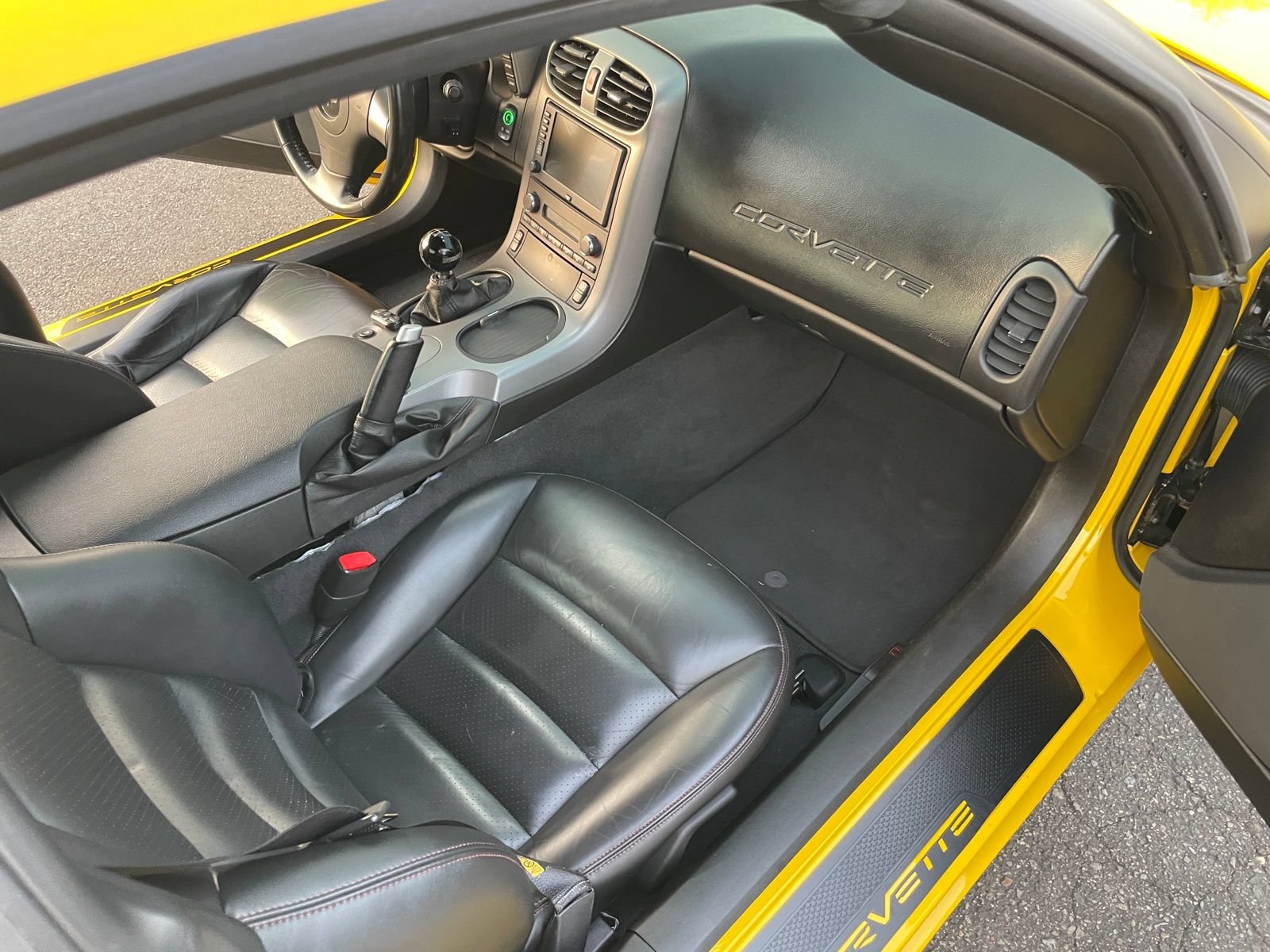 Used 2006 Chevrolet Corvette Z06 w/ Preferred Equipment Group RWD image 12