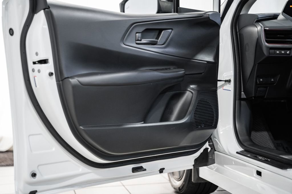 Used 2024 Toyota Prius Prime SE image 33